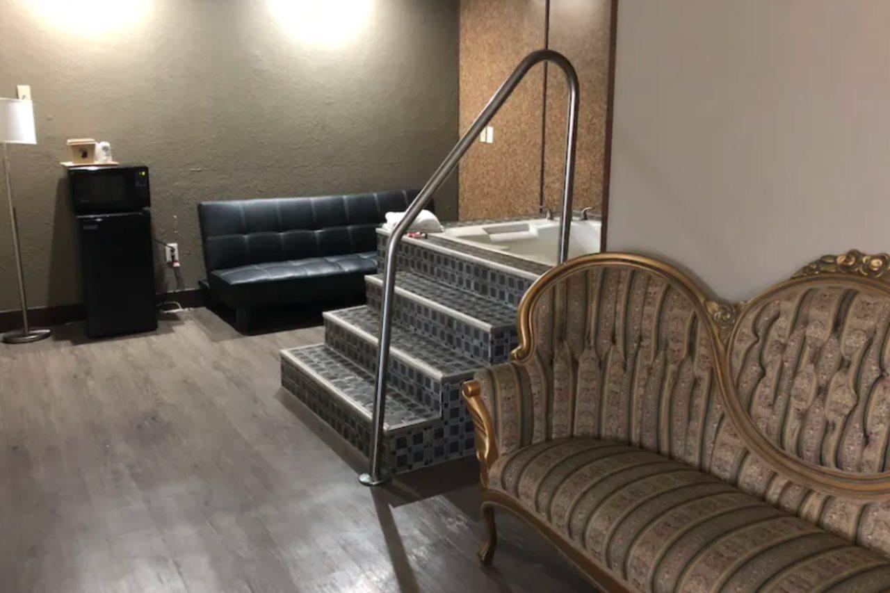 Super 8 By Wyndham Columbia Hotel Екстериор снимка