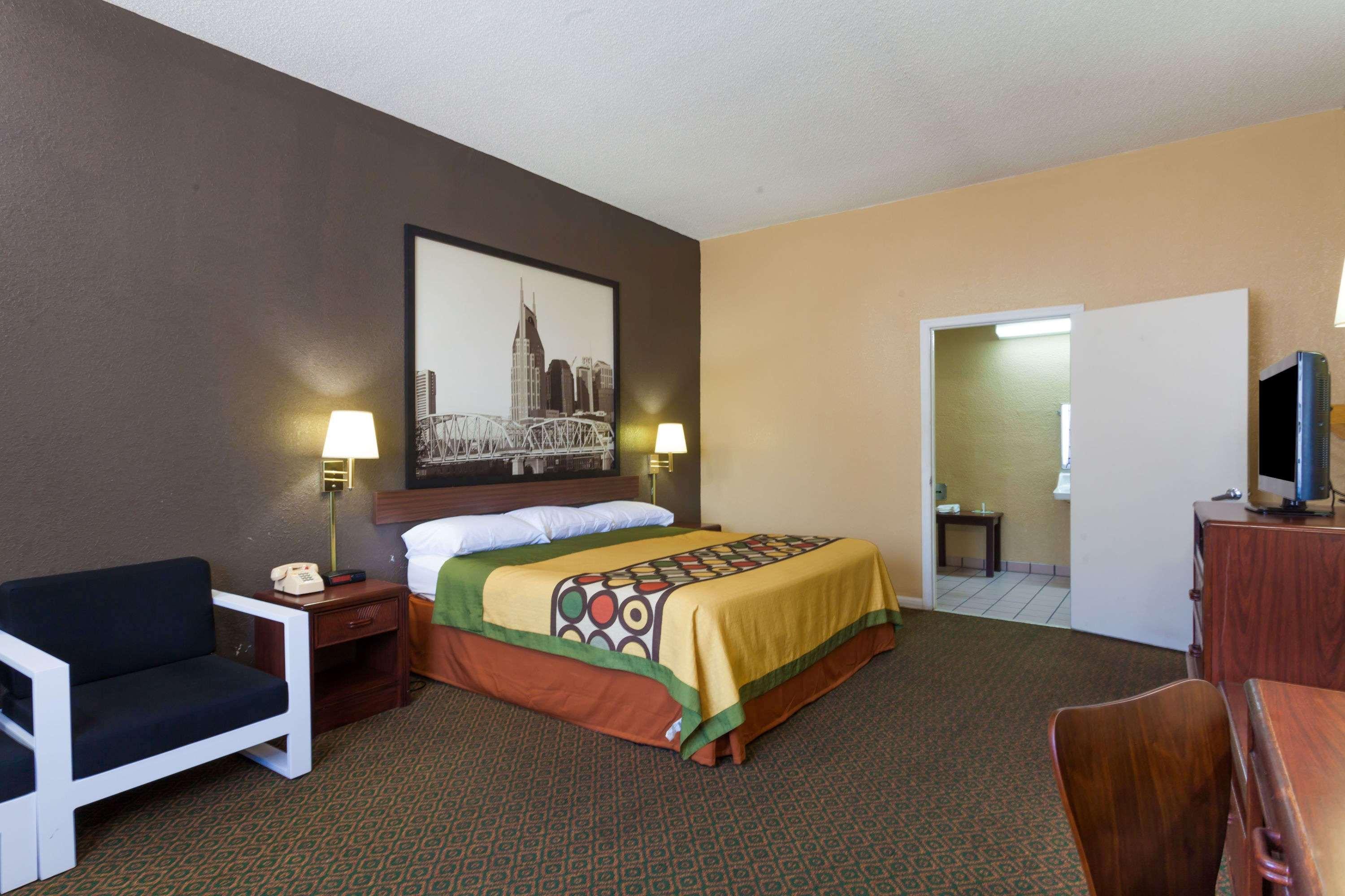 Super 8 By Wyndham Columbia Hotel Екстериор снимка