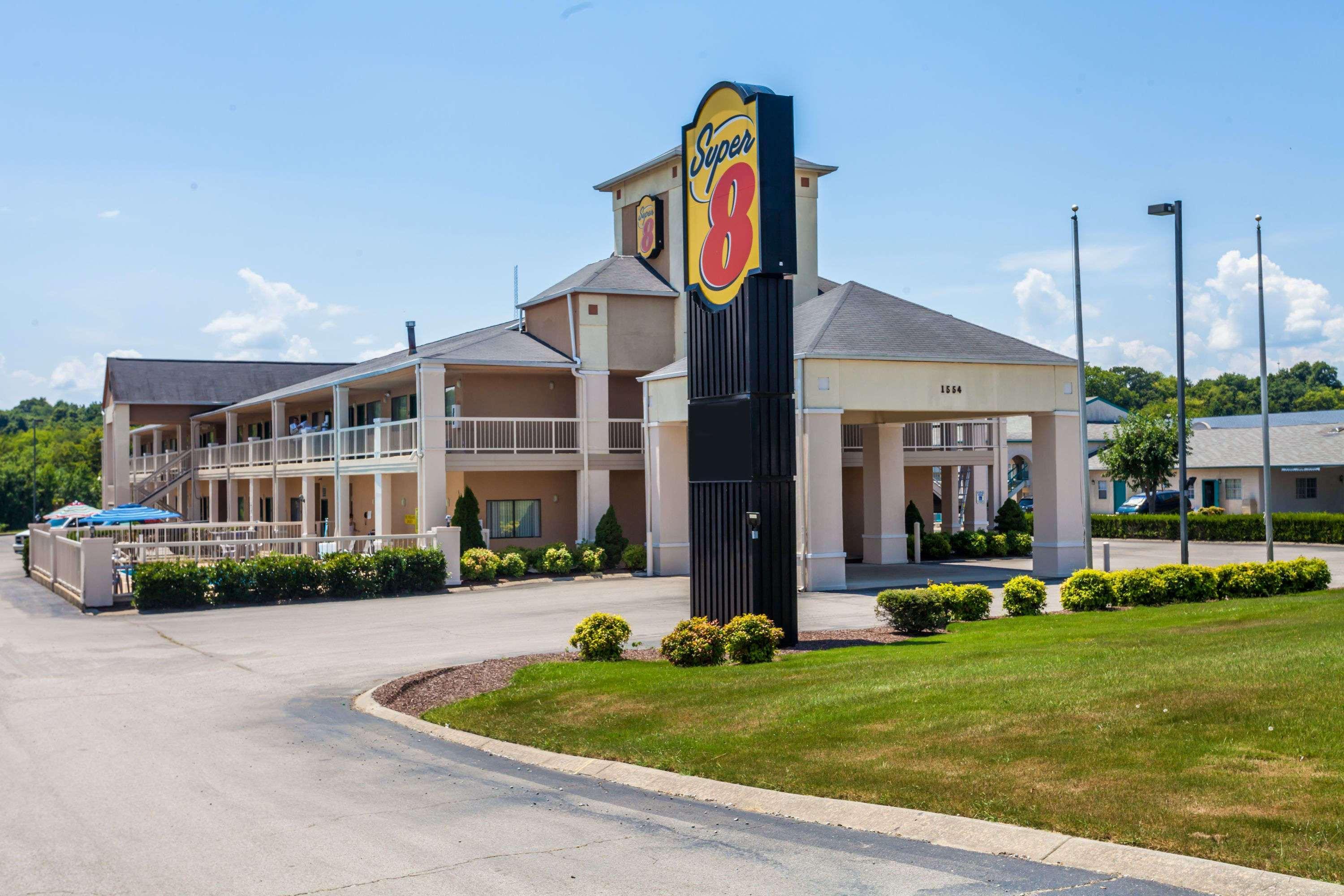 Super 8 By Wyndham Columbia Hotel Екстериор снимка