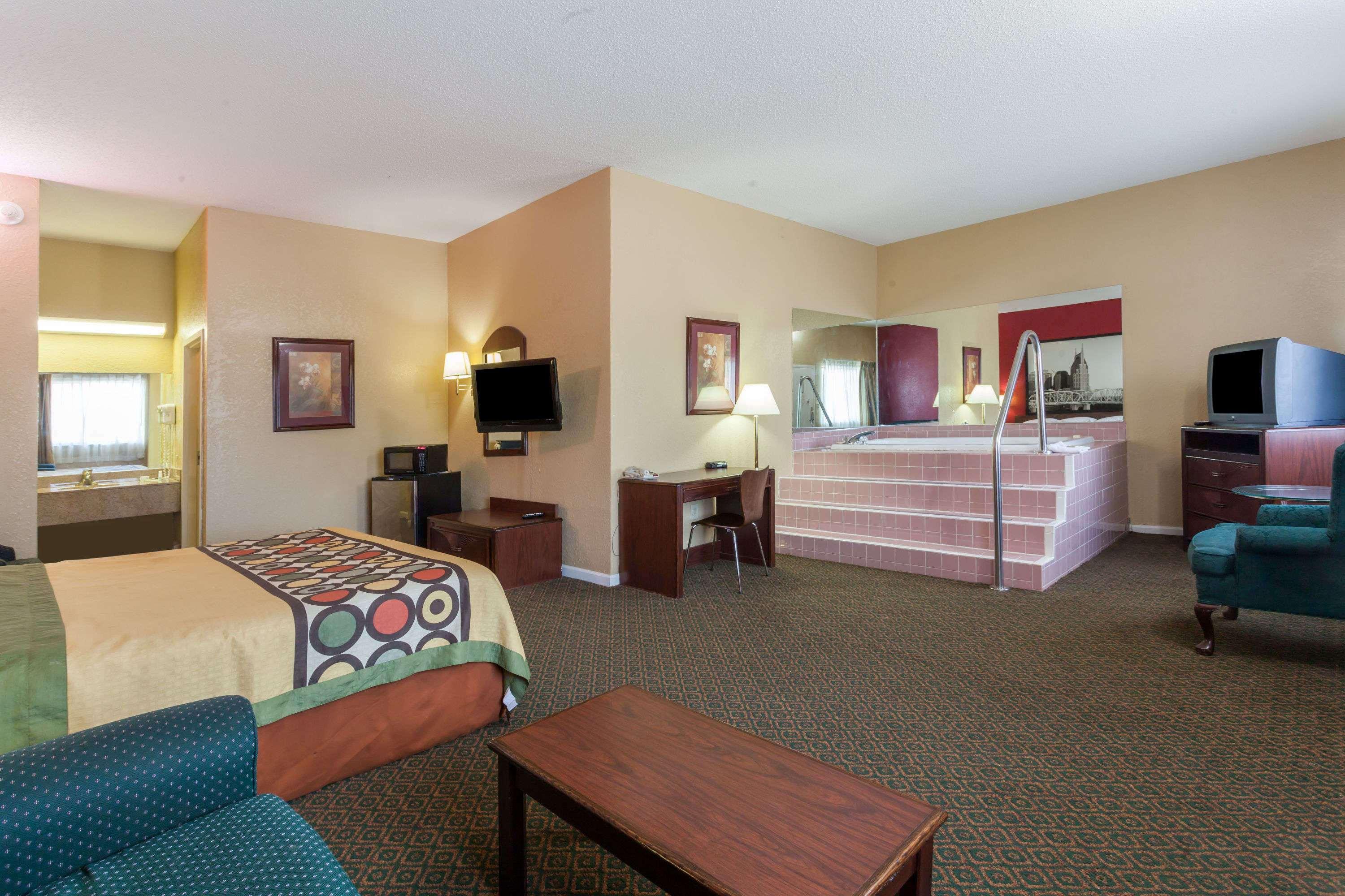 Super 8 By Wyndham Columbia Hotel Екстериор снимка