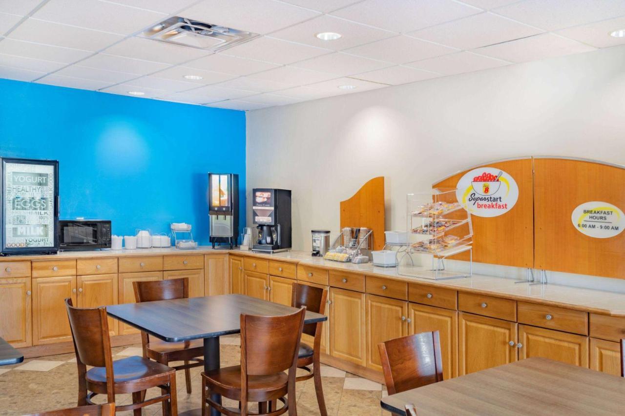 Super 8 By Wyndham Columbia Hotel Екстериор снимка