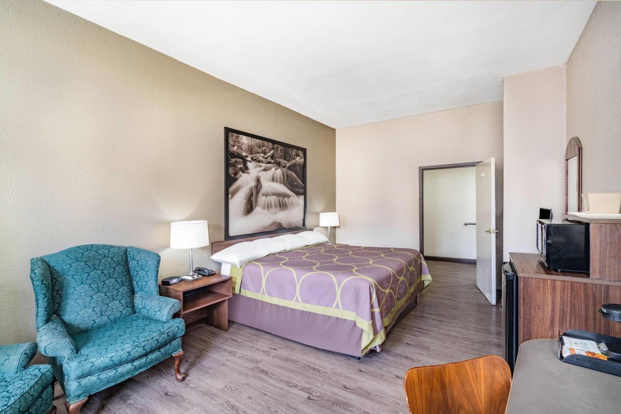 Super 8 By Wyndham Columbia Hotel Екстериор снимка