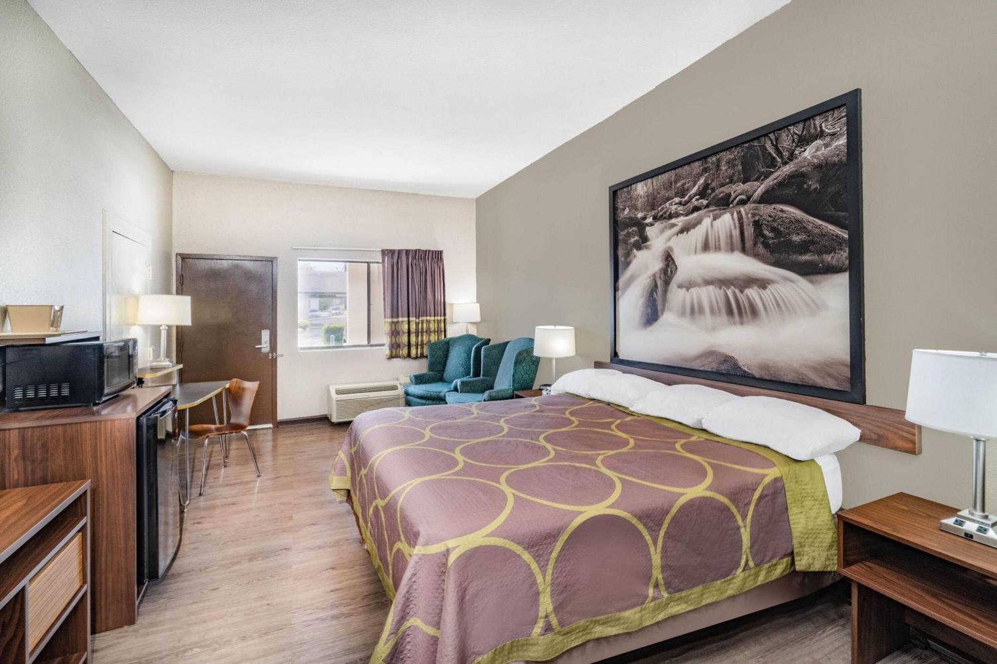 Super 8 By Wyndham Columbia Hotel Екстериор снимка