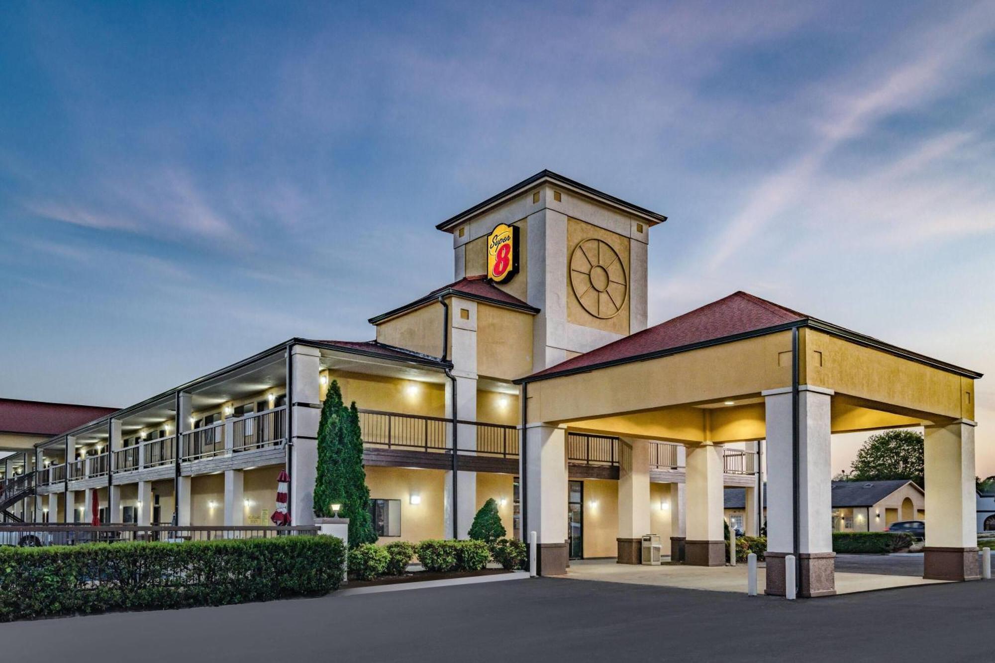 Super 8 By Wyndham Columbia Hotel Екстериор снимка